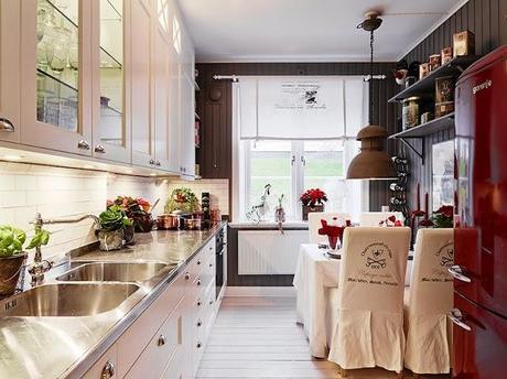 LA MESA DE NAVIDAD EN LA COCINA