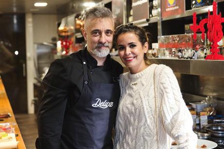 White_Coat-Knitted_Jumper-Maje-Ripped_Jeans-Outfit-Street_Style-Sergi_Arola-10