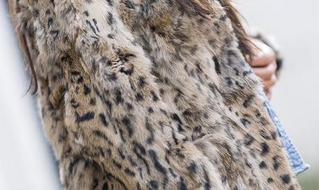 street style barbara crespo fluffy coat hake bag leopard print hat fashion blogger outfit blog de moda