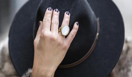 street style barbara crespo fluffy coat hake bag leopard print hat fashion blogger outfit blog de moda