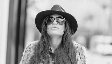 street style barbara crespo fluffy coat hake bag leopard print hat fashion blogger outfit blog de moda