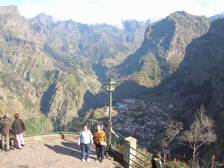 Mirador Curral das Feiras, Madeira, Portugal, La vuelta al mundo de Asun y Ricardo, round the world, mundoporlibre.com