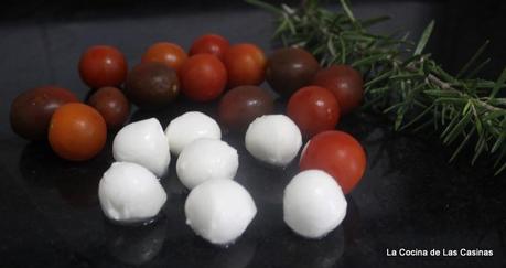 Aperitivo:  Cherrys, Mozzarella y Romero