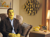 Skittles presenta hombre impactado arcoiris