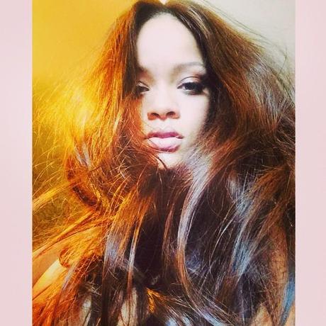 Rihanna cambia de look