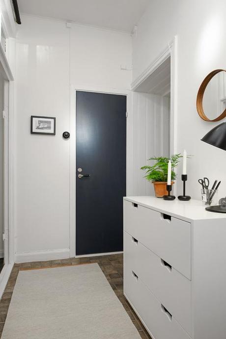 suelo de madera blanca puro nórdico en blanco gris y negro piso pequeño estilo nórdico muebles de diseño lámina poster new york manhattan estilo nórdico estanterías string diseño sueco diseño nórdico cocinas blancas pequeñas nórdicas blog decoración nórdica 