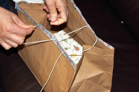Cómo envolver regalos bonitos paso2