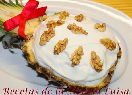 PIÑA RELLENA DE NATA Y NUECES