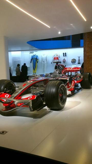 Un día en la exposición de Fernando Alonso Un día en la exposición de Fernando Alonso