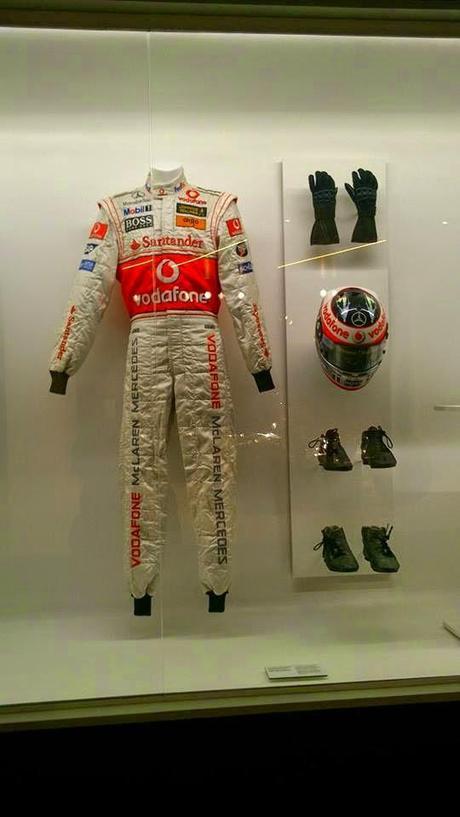 Un día en la exposición de Fernando Alonso Un día en la exposición de Fernando Alonso