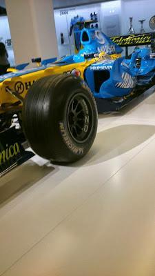 Un día en la exposición de Fernando Alonso Un día en la exposición de Fernando Alonso
