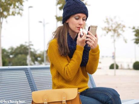 OUTFIT MUSTARD SWEATER AND POMPON BEANIE