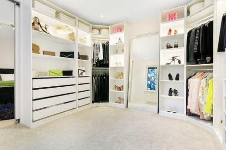 80 m² de lujo para parejas exigentes estilo nórdico moderno de lujo diseño interiores diáfanos decoración en blanco decoración diseño vestidores decoración de interiores modernos minimalistas decoración de interiores decoración de dormitorios walk in closet cocinas blancas modernas blog decoración nórdica