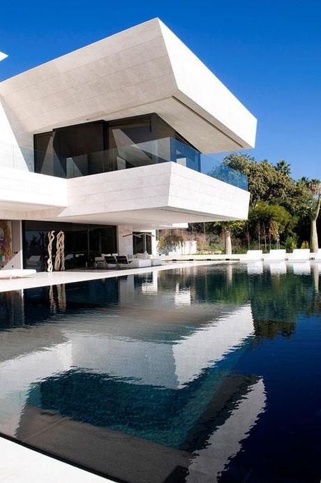 Volumenes y voladizos, el aire en la Arquitectura