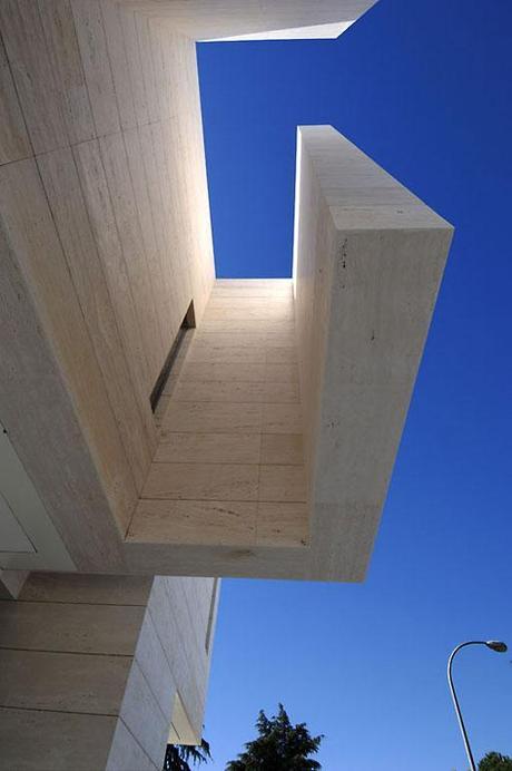 Volumenes y voladizos, el aire en la Arquitectura