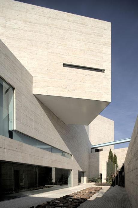 Volumenes y voladizos, el aire en la Arquitectura