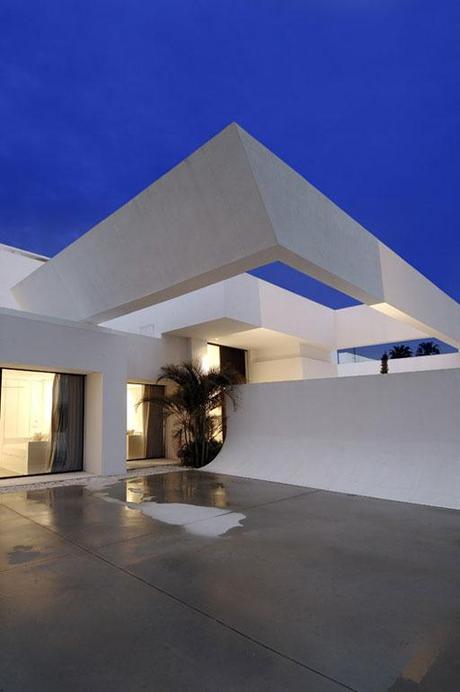 Volumenes y voladizos, el aire en la Arquitectura