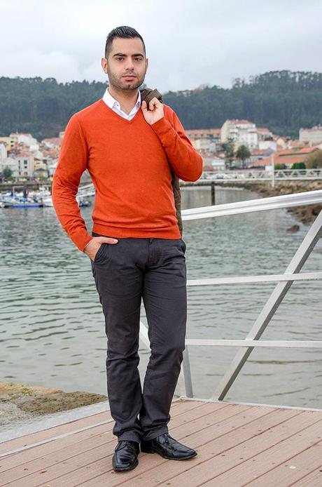 Look masculino para navidad con jersey de seda y algodón de Massimo Dutti. 