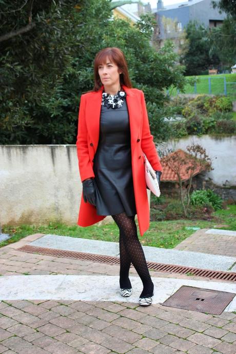 MIS LOOKS - ROJO Y CUERO