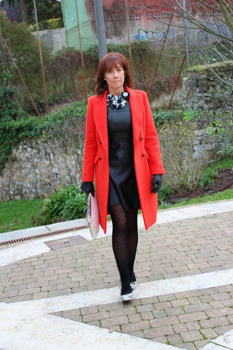 MIS LOOKS - ROJO Y CUERO