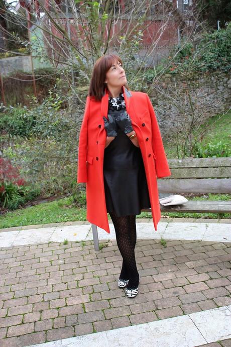 MIS LOOKS - ROJO Y CUERO