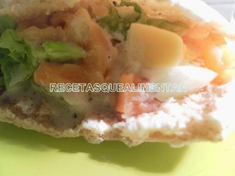 PAN PITA CON SALMÓN Y SALSA DE YOGUR