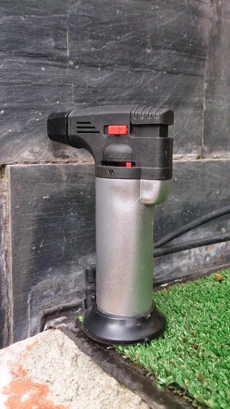 Trabajos de mantenimiento : toca jins y shares .