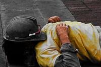 Trabajador durmiendo