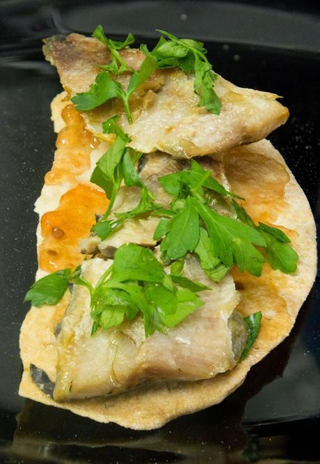 Aperitivo de sardinas, queso y mermelada de tomate Aperitivo de sardinas, queso y mermelada de tomate