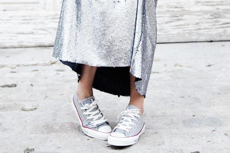 Sequined_Maxi_Skirt-Casual_Party_Outfit-Sweatshirt-Converse-Urban_Outfitters-Collage_Vintage-66Karen_Millen-Chrismas_Wishlist-Collage_Vintage-Leather_Skirt-Burgundy_Bag-Silver_Blazer-Outfit-Street_Style-