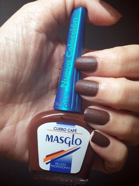 Masglo Fusiona la Alta Costura con el Rock & Roll en sus Esmaltes Efecto Cuero