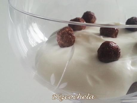 POSTRE IMPROVISADO DE QUESO Y CRUJIENTE DE CHOCOLATE