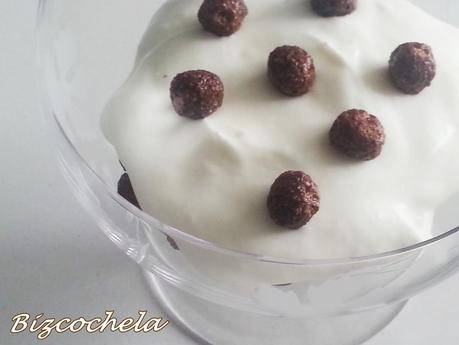 POSTRE IMPROVISADO DE QUESO Y CRUJIENTE DE CHOCOLATE