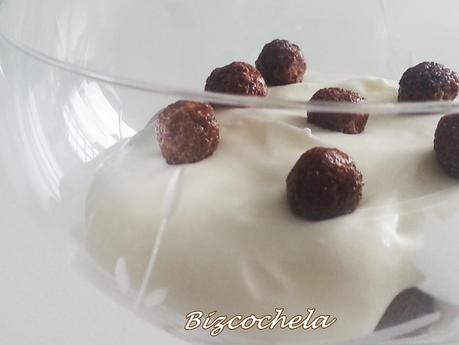 POSTRE IMPROVISADO DE QUESO Y CRUJIENTE DE CHOCOLATE