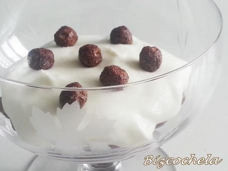 POSTRE IMPROVISADO DE QUESO Y CRUJIENTE DE CHOCOLATE