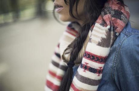 street style barbara crespo ethnic scarf hake bag denim shirt fashion blogger outfit blog de moda