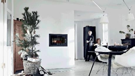 Una navidad escandinava en un piso en blanco, negro y camel