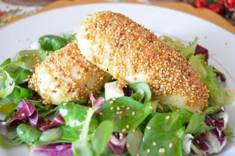 ENSALADA DE COLA DE MAR REBOZADA CON SESAMO Y VINAGRETA DE VAINILLA