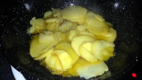 HUEVOS ESTRELLADOS CON JAMÓN