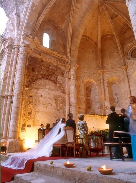 Una boda elegante en el monasterio