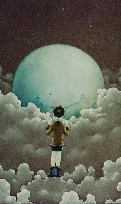 CON SU EXTRAÑA FIGURA...