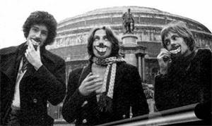 Integrantes de la banda Smile: Brian May, Tim Staffell, Roger Taylor