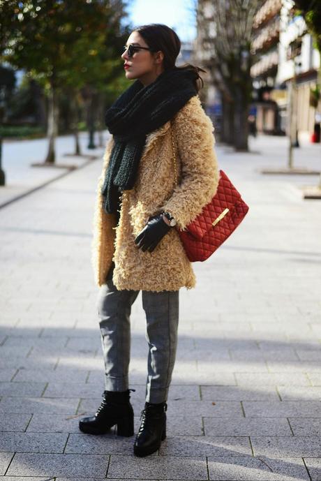 STREET STYLE INSPIRATION; FLUFFY COATS.-