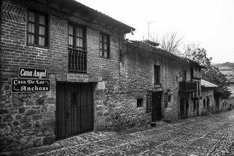 Santillana en blancos, negros y sepias