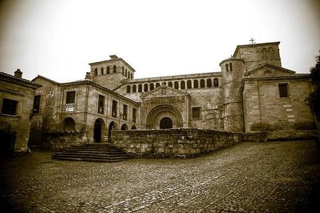 Santillana en blancos, negros y sepias