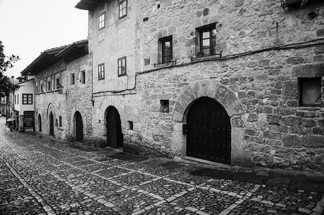 Santillana en blancos, negros y sepias