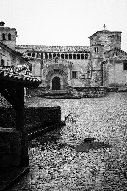 Santillana en blancos, negros y sepias