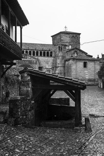 Santillana en blancos, negros y sepias