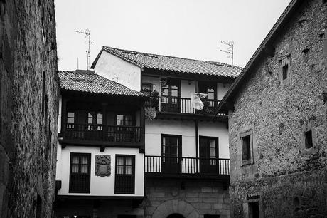 Santillana en blancos, negros y sepias