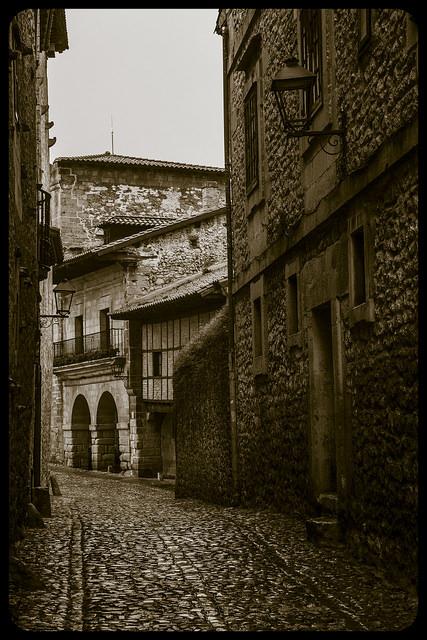 Santillana en blancos, negros y sepias